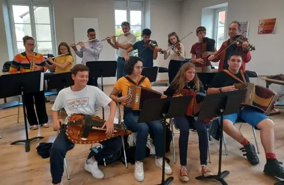 les jeunes musiciens qui participent à un festival en Chine